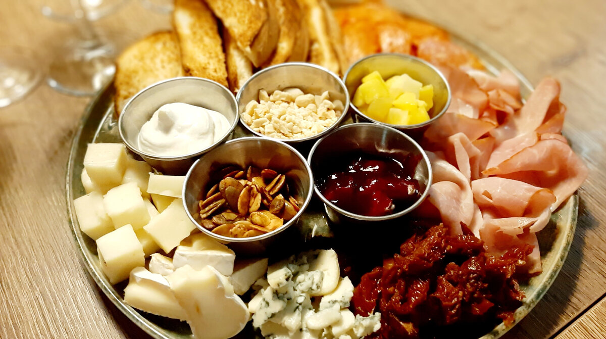 Фото автора. Сет к вину выглядел так. 