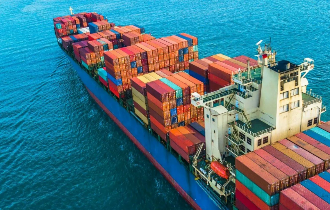 Груз экспорт. Челночные контейнеровозы shc240. Эван Грин контейнеровоз. Контейнеровоз Саско Ангара. Морской транспорт.