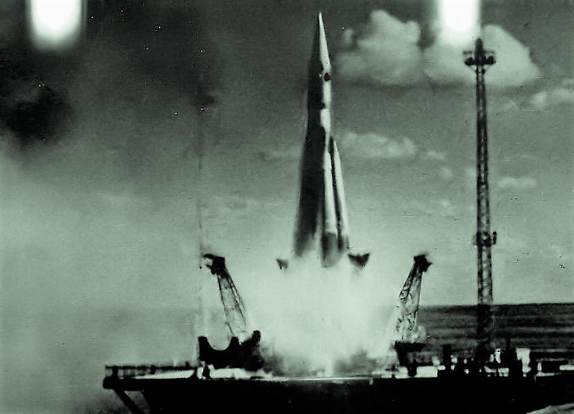 Создание первой баллистической ракеты. Межконтинентальная ракета Королева р7 1957. Межконтинентальная баллистическая ракета СССР 1957.