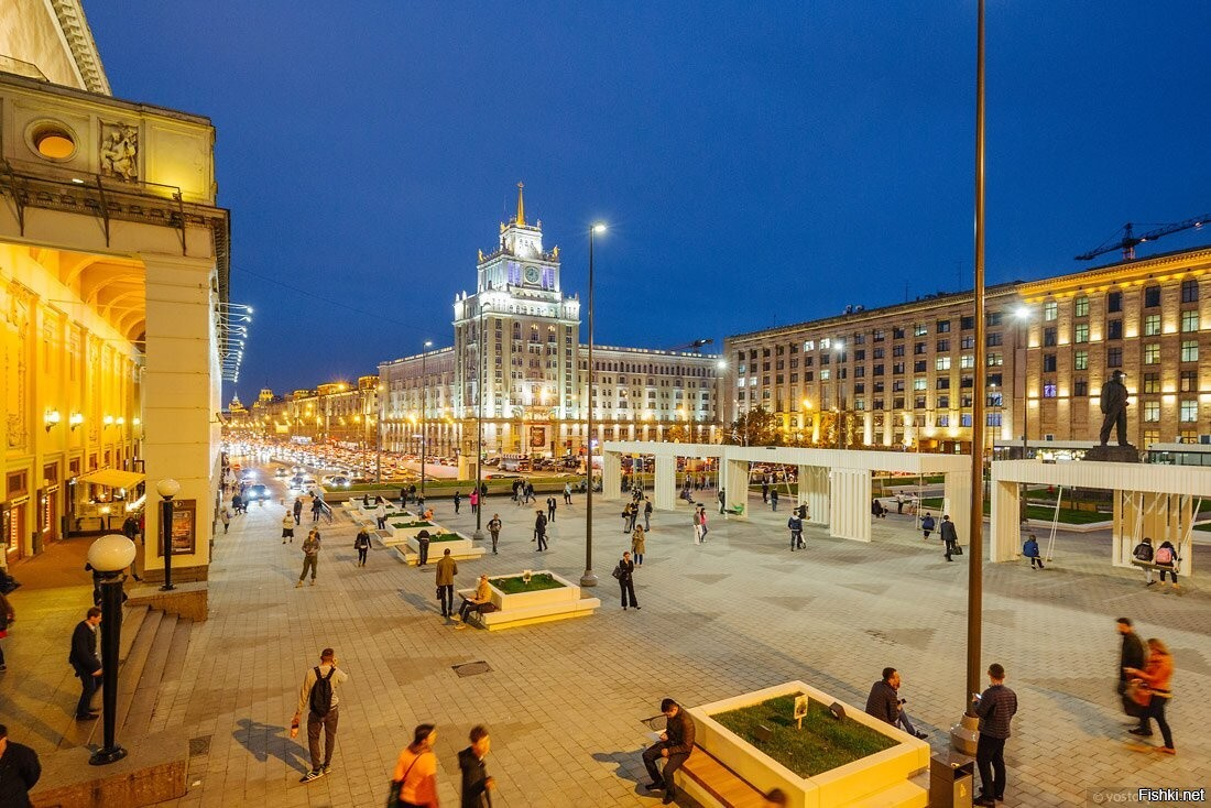 Площадь фото. Площадь Маяковского в Москве. Триумфальная площадь (площадь Маяковского). Метро Маяковская Триумфальная площадь. Площадь Маяковского в Москве сейчас.