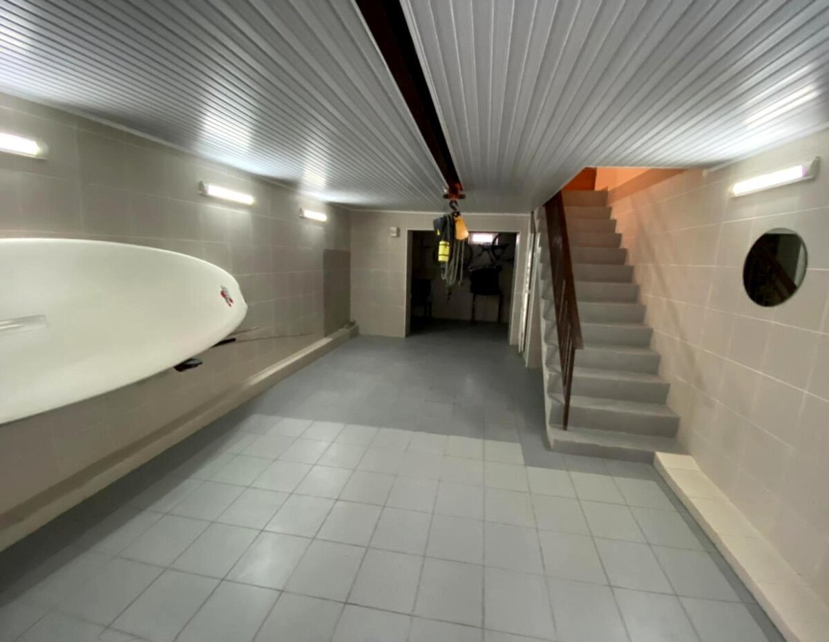 гараж для водного легкомотрорного транспорта