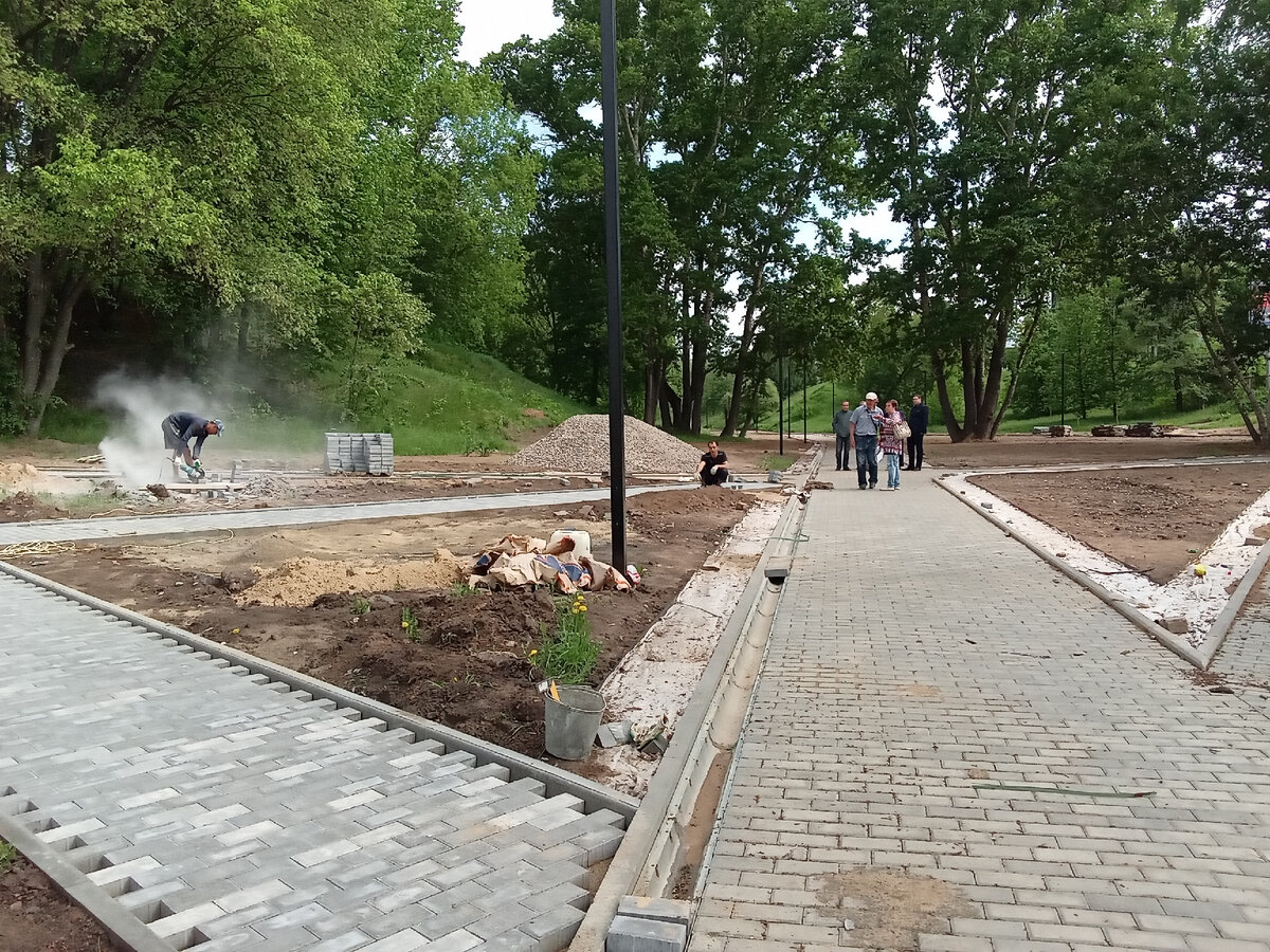 В овраге на ул. Подлипаева, который составляет нижнюю часть парка, работы обещают завершить уже в ближайшее время.