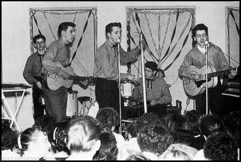 23 мая 1957 года. Выступает  ливерпульская группа Eric Clayton's Skiffle Band. Это первый снимок Ринго, играющего на барабанах (крайний слева).