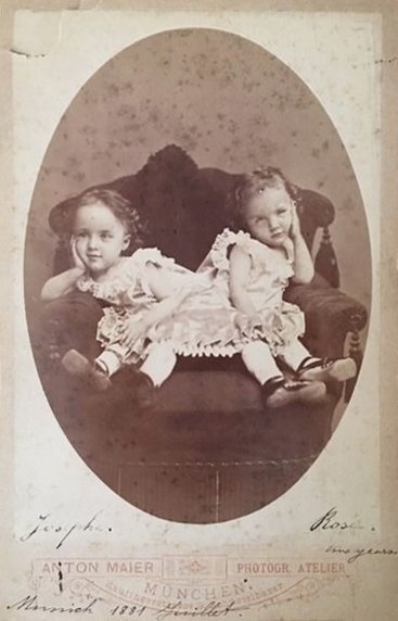 Сестры Блажек в детстве