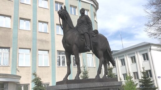 Памятник писательнице, кавалерист-девице Надежде Дуровой