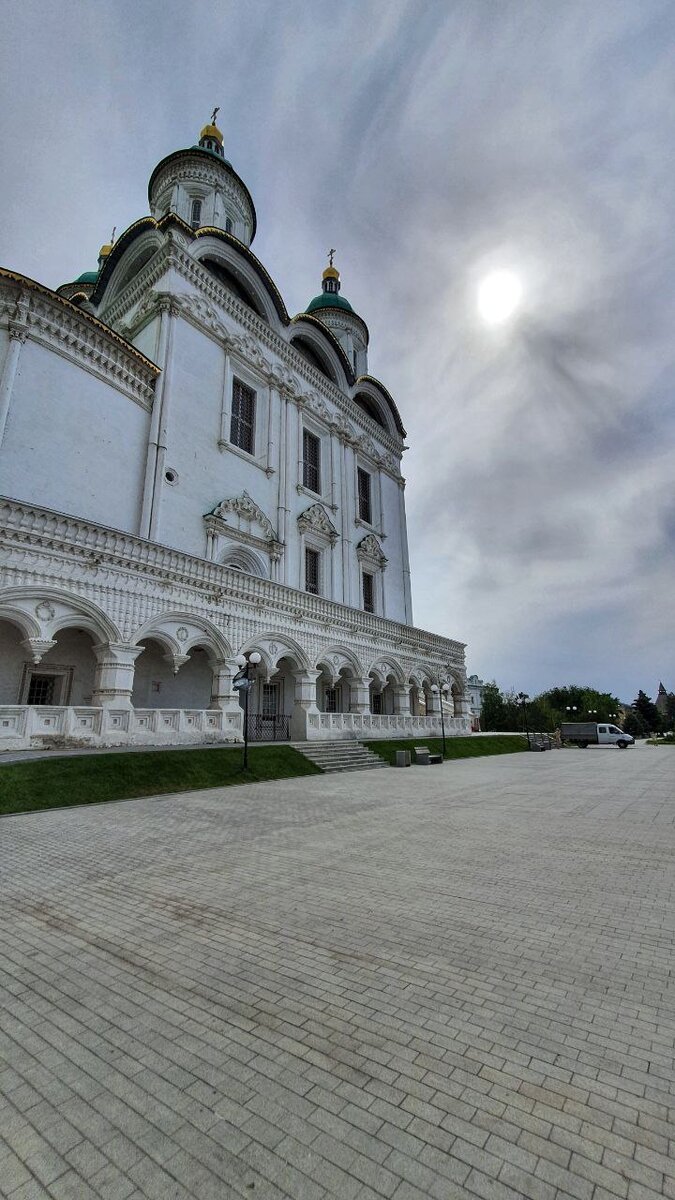 Храм на территории астраханского Кремля