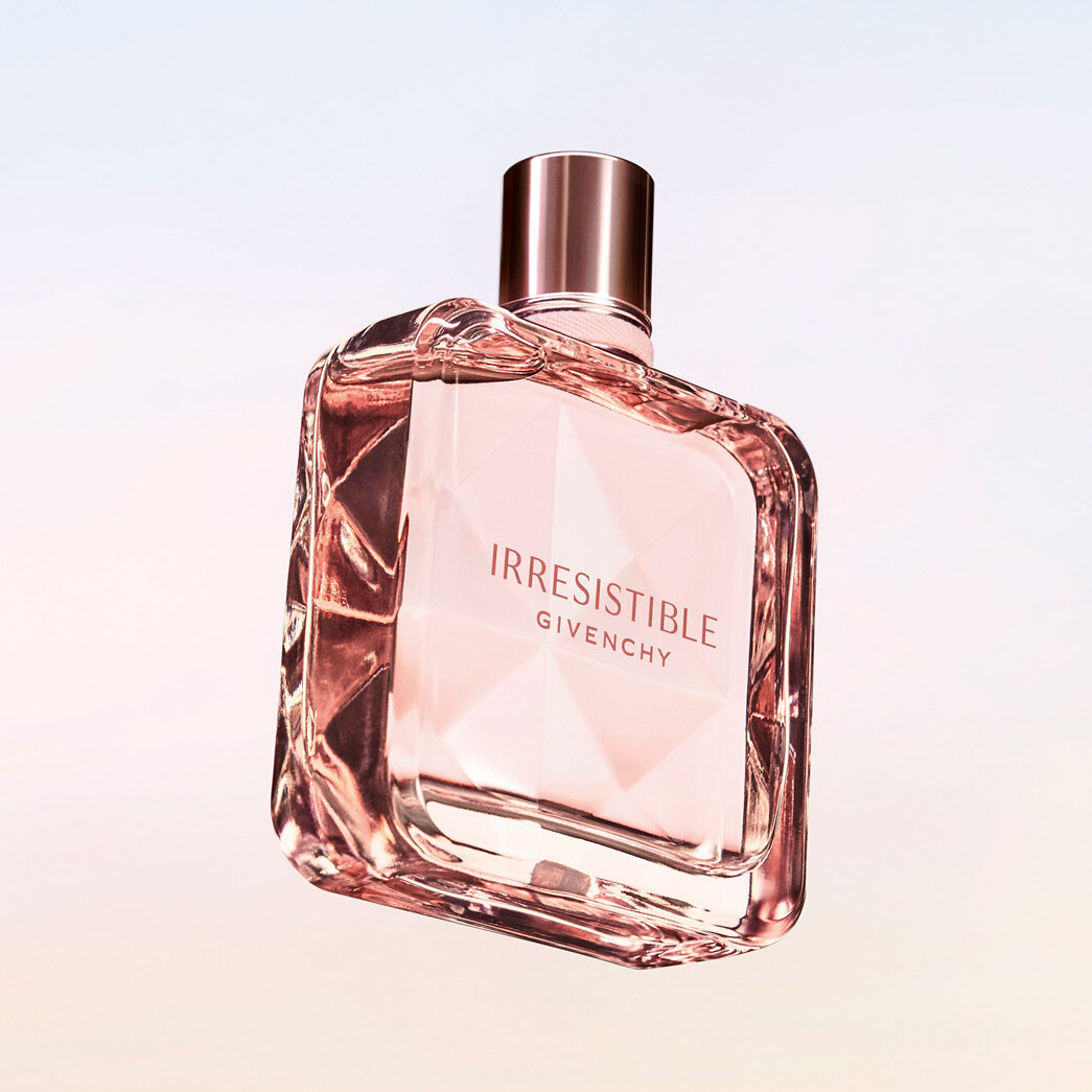 Грушевый сок с лепестками роз от Givenchy