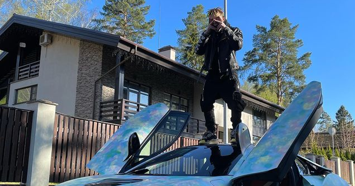 СМИ сообщают, что элджей предлагал взятку в размере 700 тысяч рублей. 