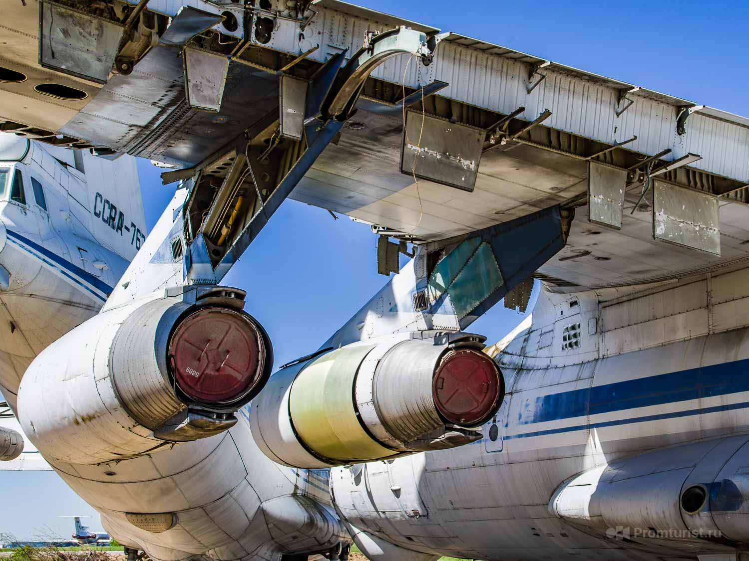 Я подумал, что это свалка с самолётами Ил-76, а оказалось они ждут модернизации ✈️??7