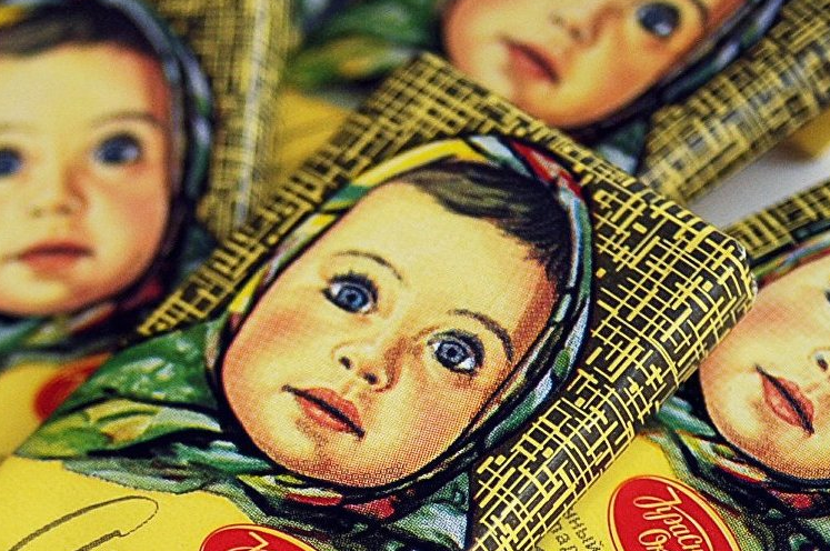 Современная обертка шоколада "Аленка"
