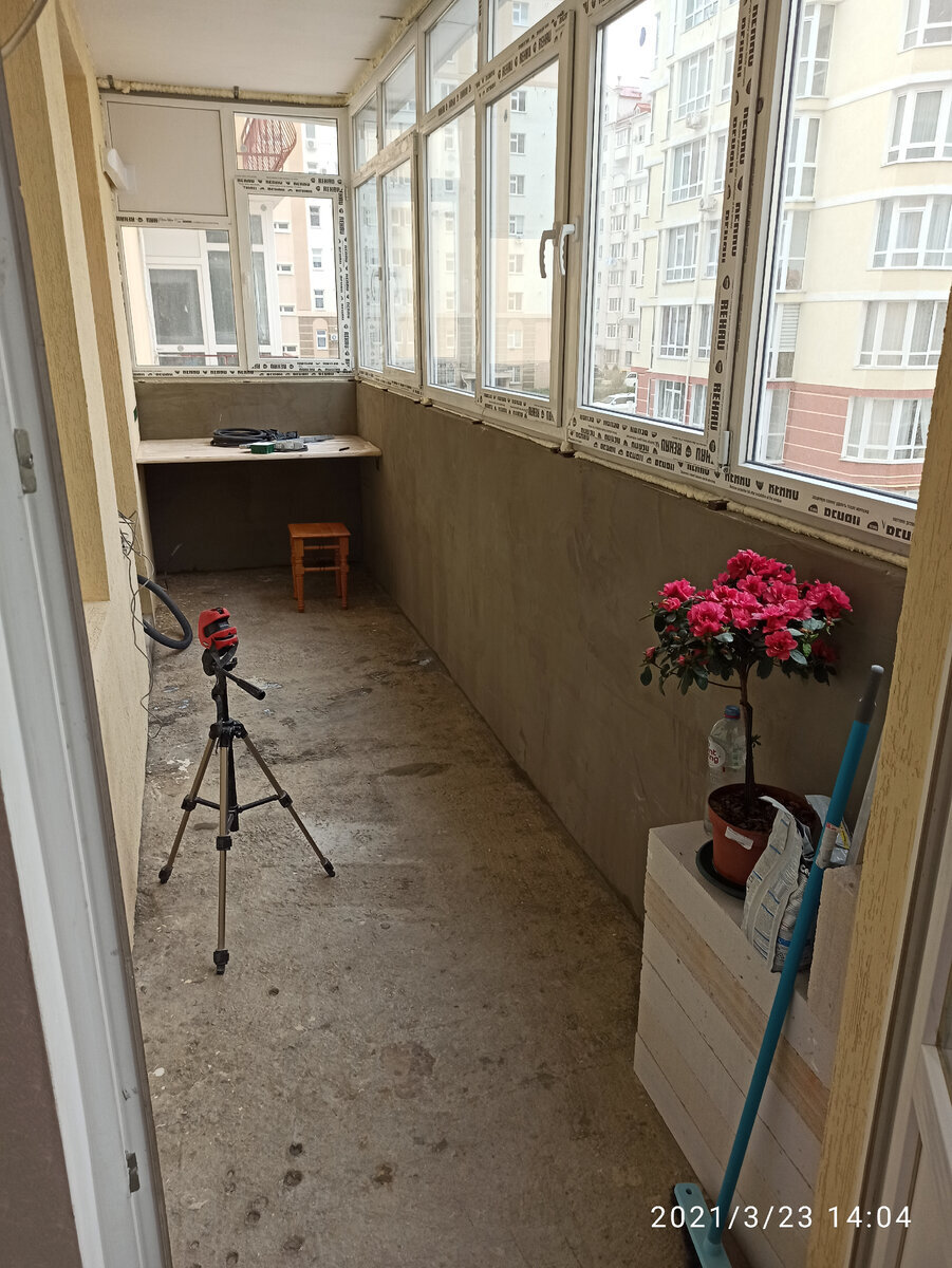 Застекленная лоджия, будущая мастерская