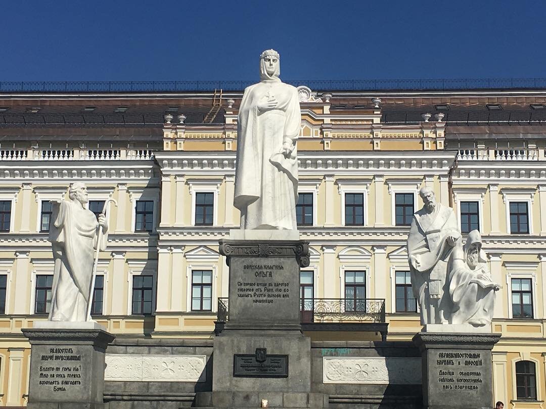 Памятник княгине Ольге. Киев. Фото сделано автором.