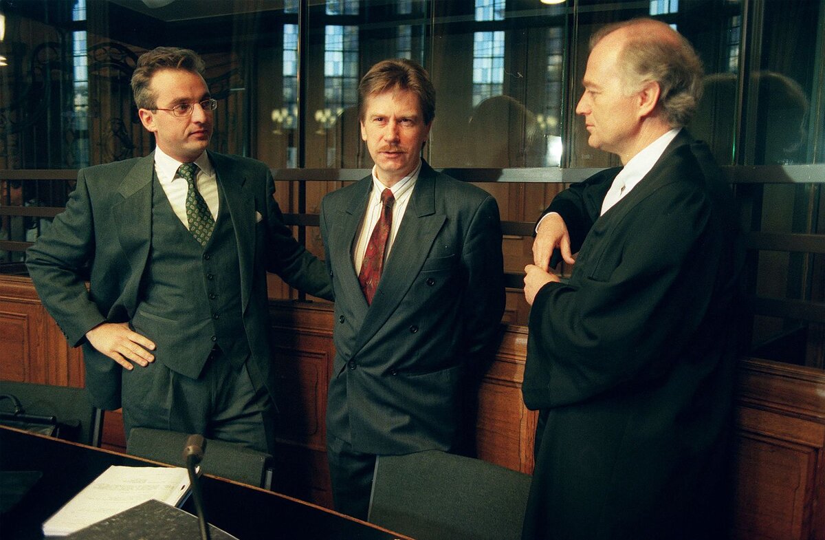 Гений, сохранявший интригу шесть лет, в зале суда.