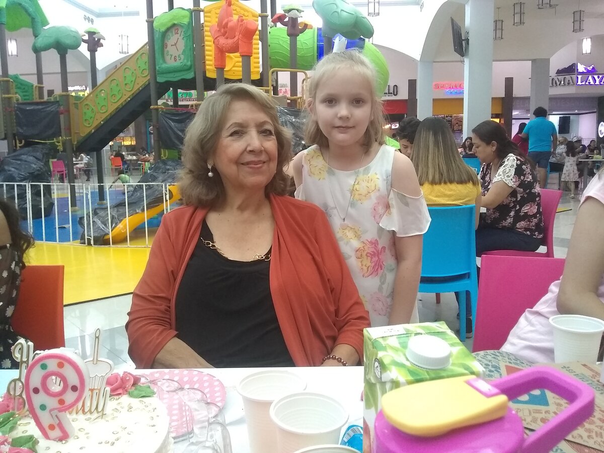 Бабушка с внучкой