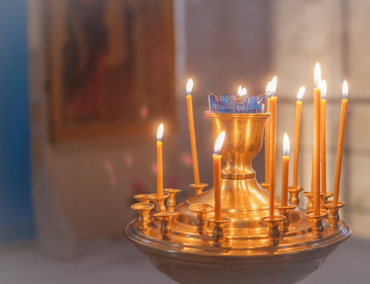 Почему коптит свеча: причины