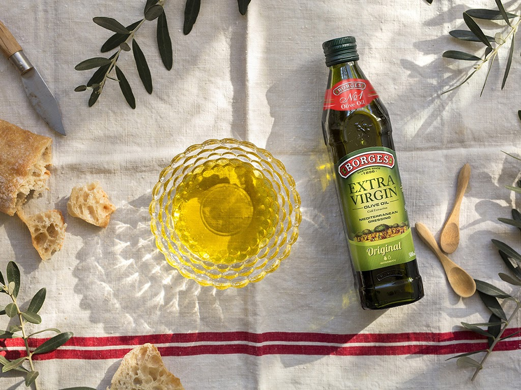 Почему горчит оливковое масло. Borges Extra Virgin Olive Oil. Средиземноморья оливковое масло Борхес. Оливковое масло Оригинальное. Оливковое масло оригинал.