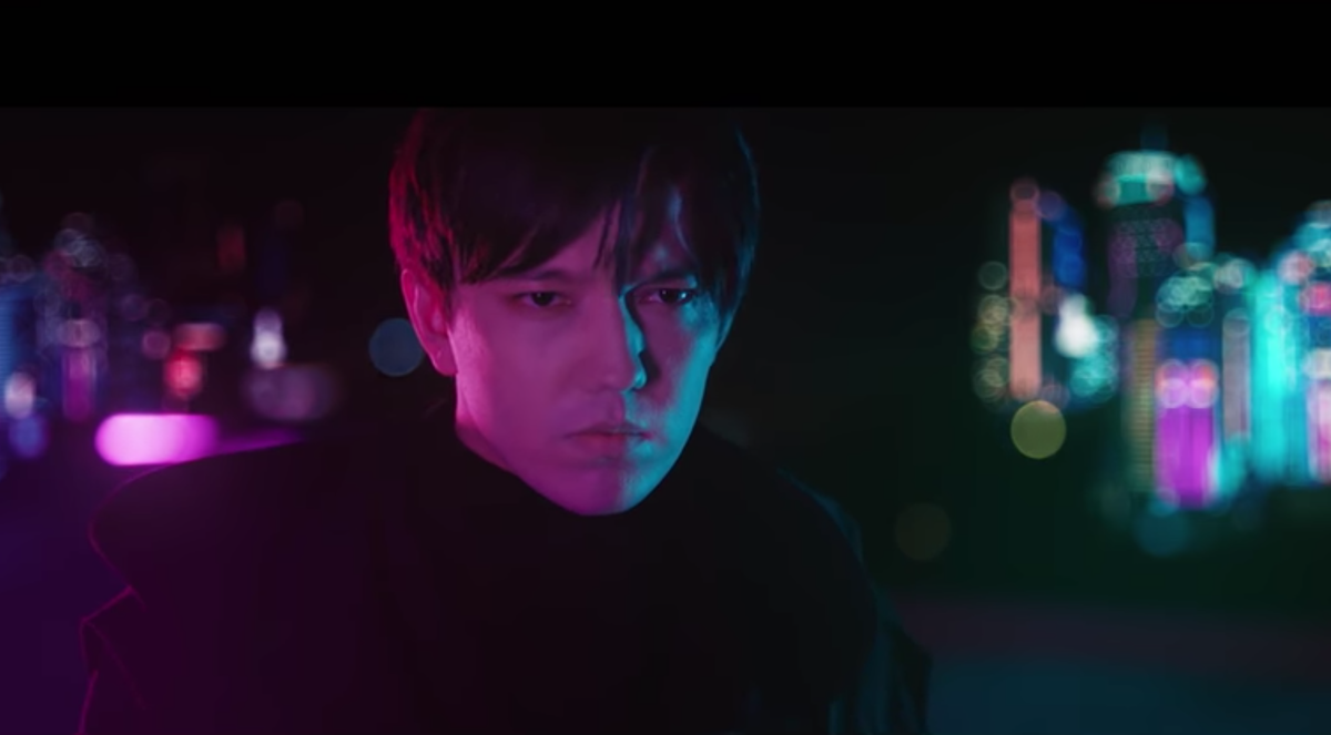 Димаш Кудайберген. Кадр из клипа Golden