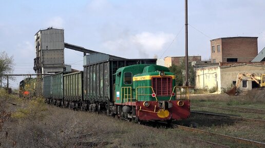 TRAIN TGK-2 (RUSSIA USSR) GREEN | ТЕПЛОВОЗ ТГК-2