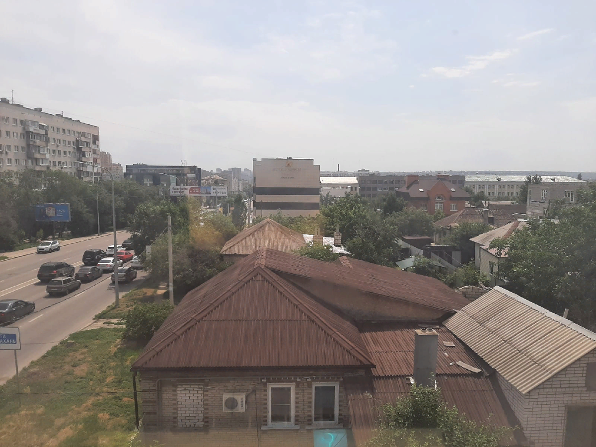 Вид из окна гостиницы днём