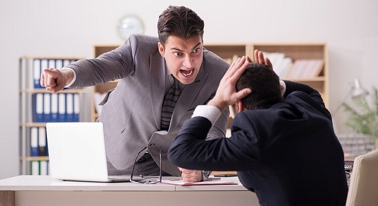 Угроза увольнения. Фото hr-portal.ru.