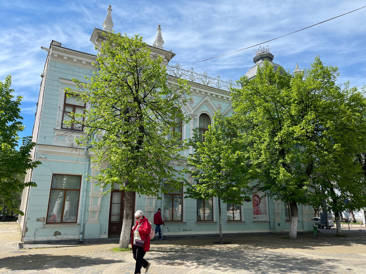 Прогулка по Краснодару. Адыгейский князь, гуляющие собачки и Шерлок Холмс |  Turinskaya | Дзен