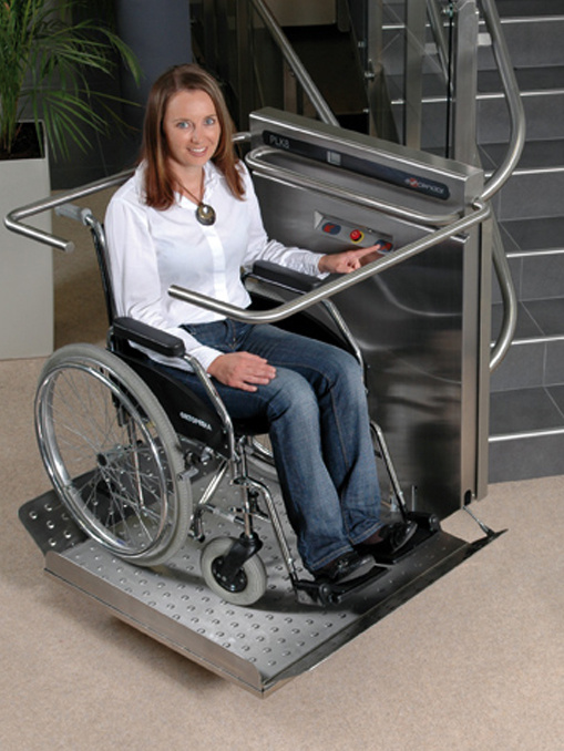 Платформенный лестничный подъемник