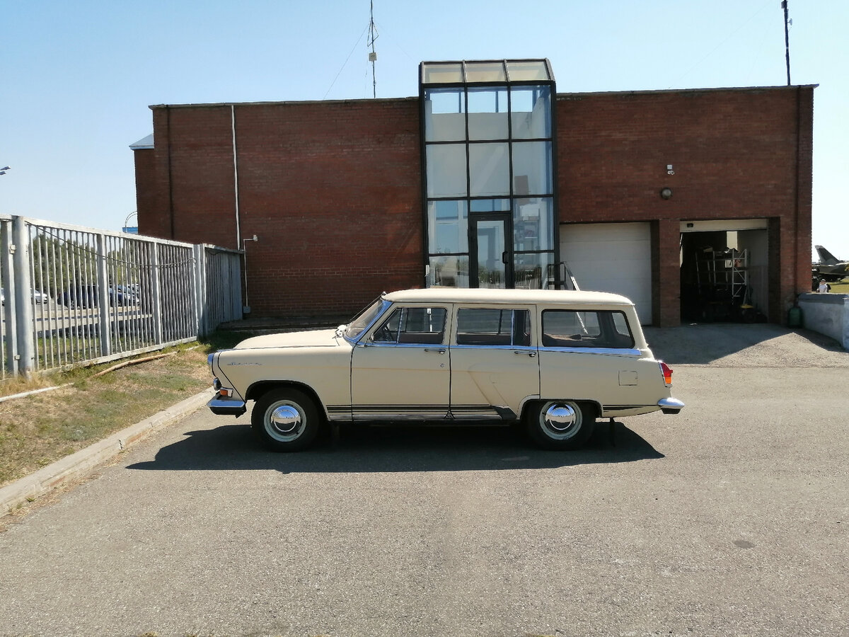 ГАЗ 22. Такой индекс получил автомобиль ГАЗ 21 с кузовом универсал.