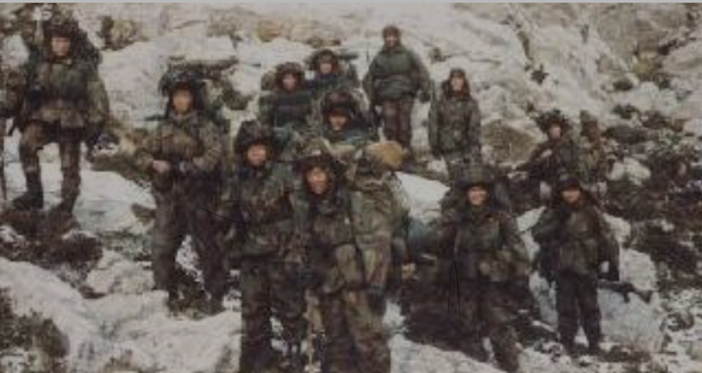 Непальские стрелки 1-го батальона на склоне горы Уильям утром 14 июня 1982 года