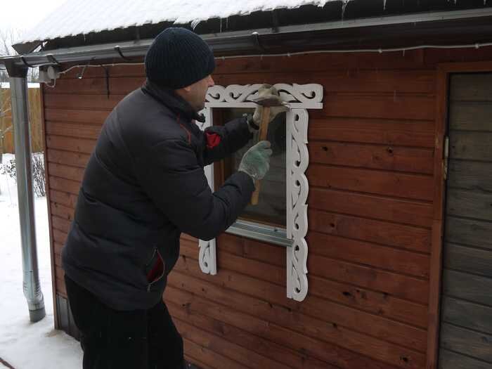 Резные украшения из дерева