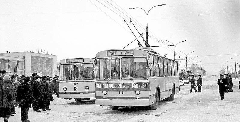 пуск первых троллейбусов. фото — рыбинский музей-заповедник
