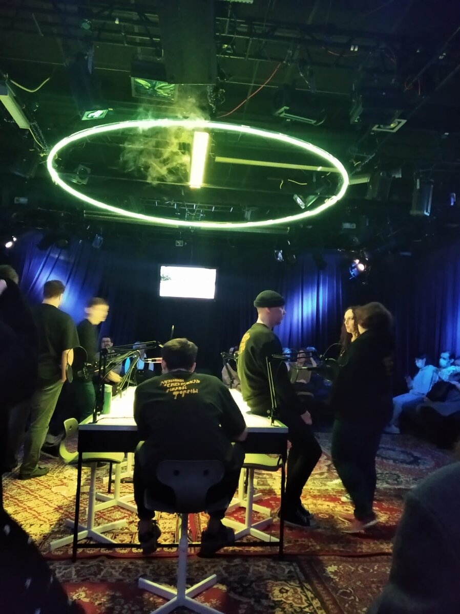 Перед началом спектакля