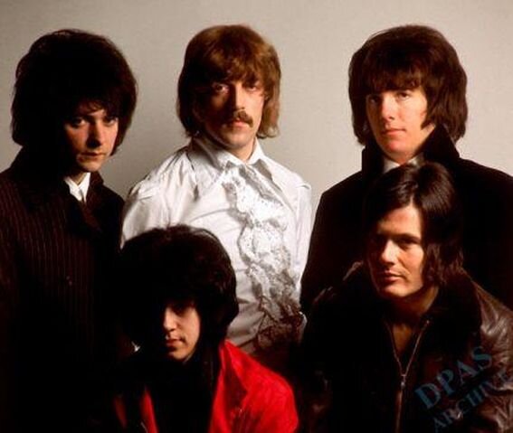 Музыканты Deep Purple в 1968 году. Справа - Блэкмор, Пэйс и Лорд, слева - Симпер и Эванс
