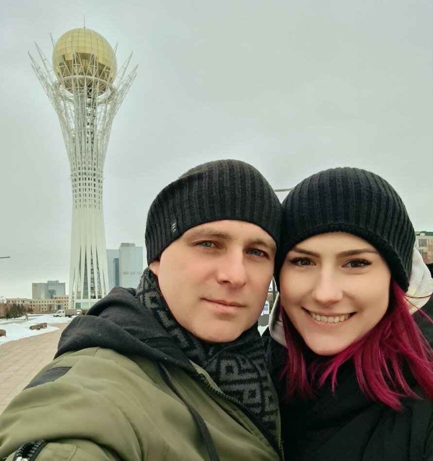 Я и моя Маруся у монумента "Байтерек"