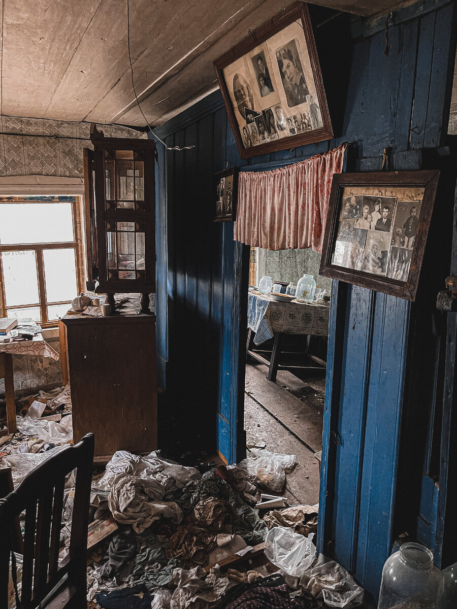 Нашли много старых фотографий в заброшенном деревенском доме | Твой  альтернативный гид | Дзен