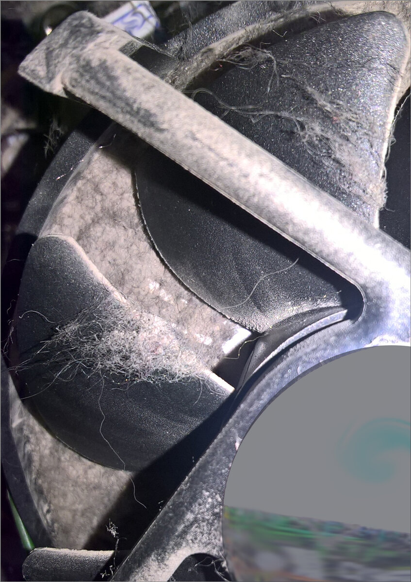 Загрязненный кулер для процессора.