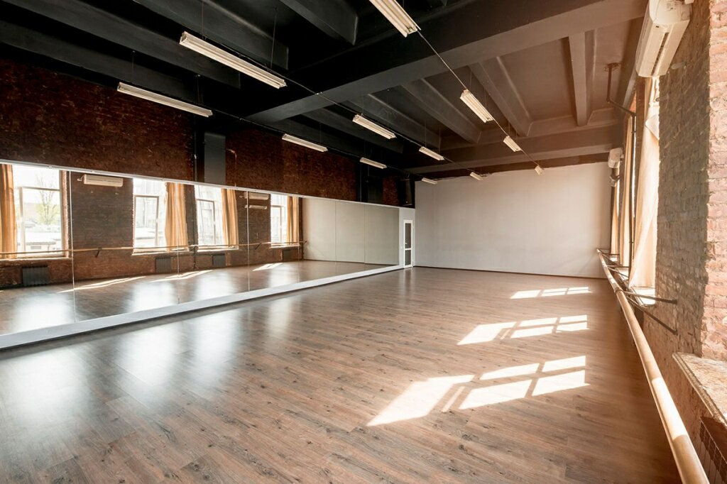 Специальное деревозащитное масло или лак