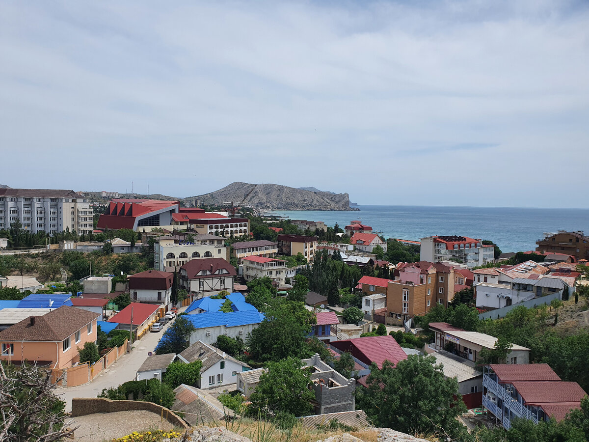 Крым Судак сегодня. Цены, пляжи, море. Маленький курортный городок, но  такой популярный среди туристов | Крымская путешественница | Дзен