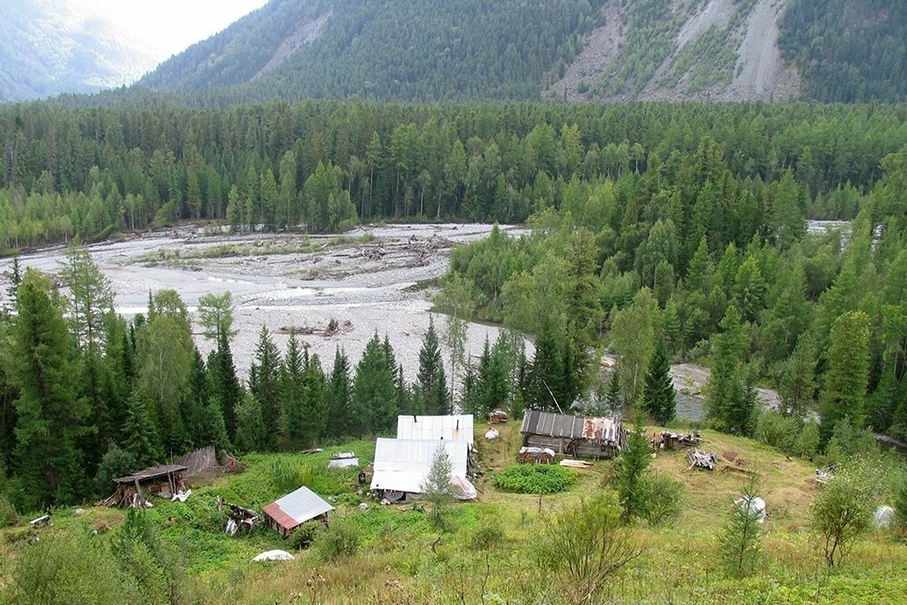 Домик в тайге Хакасии