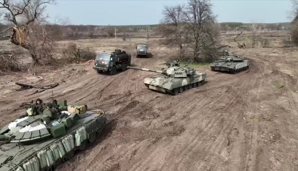 Военная техника на марше.  фото: картинки  яндекса.