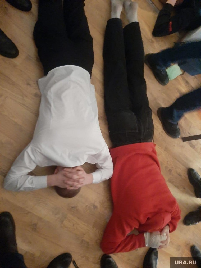    Всех задержанных увезли в полицию