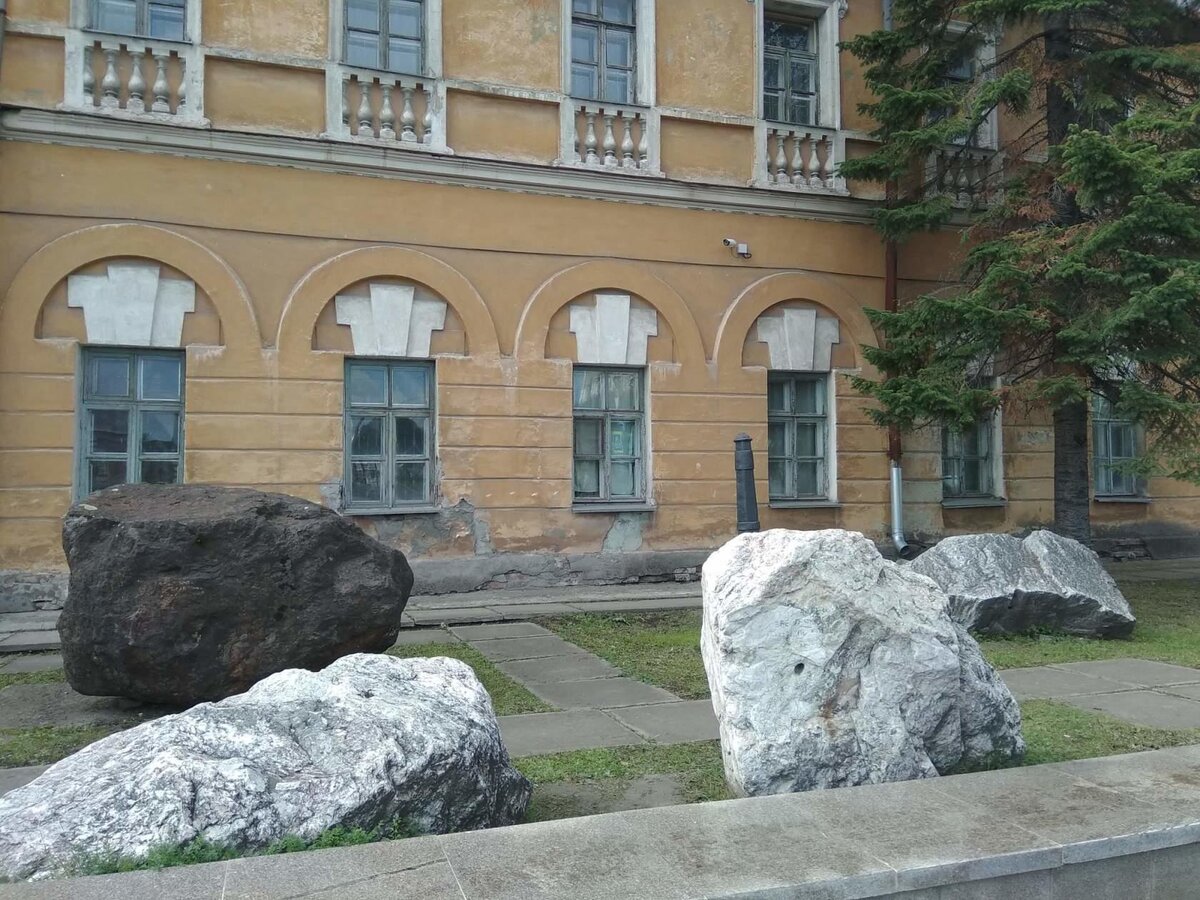 Часть фасада лабораторного флигеля - здесь расположен Историко-краеведческий Музей 