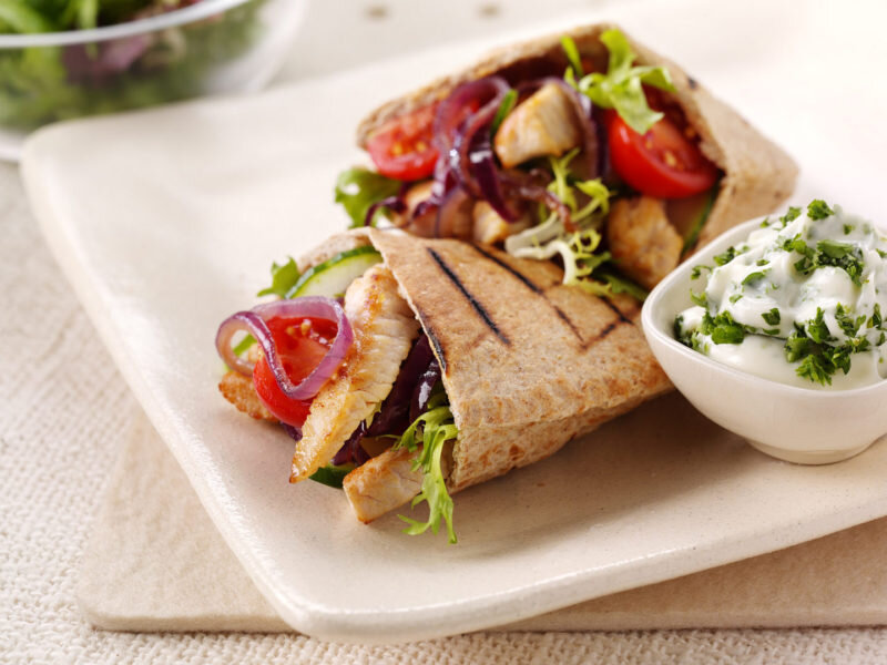 Картинка взята из сервиса яндекс картинки. Пита с жареной индейкой