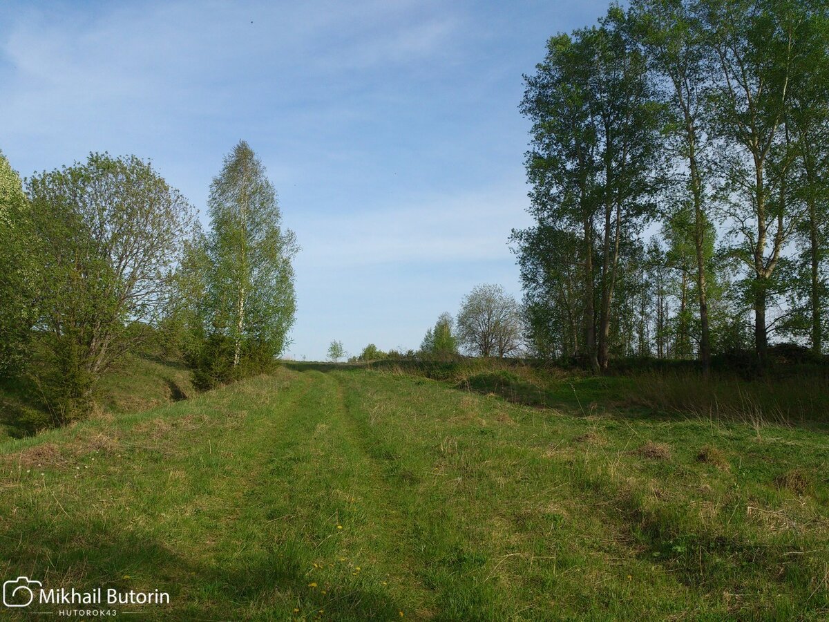 Насыпь старой дороги. 