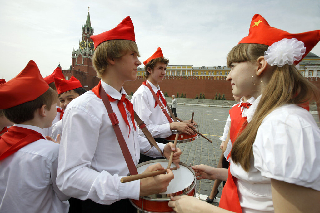 Посвящение в пионеры картина