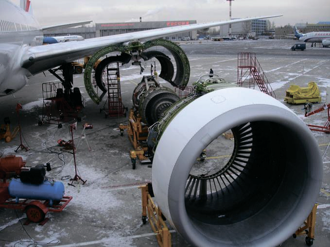 Как происходит замена двигателей на самолётах