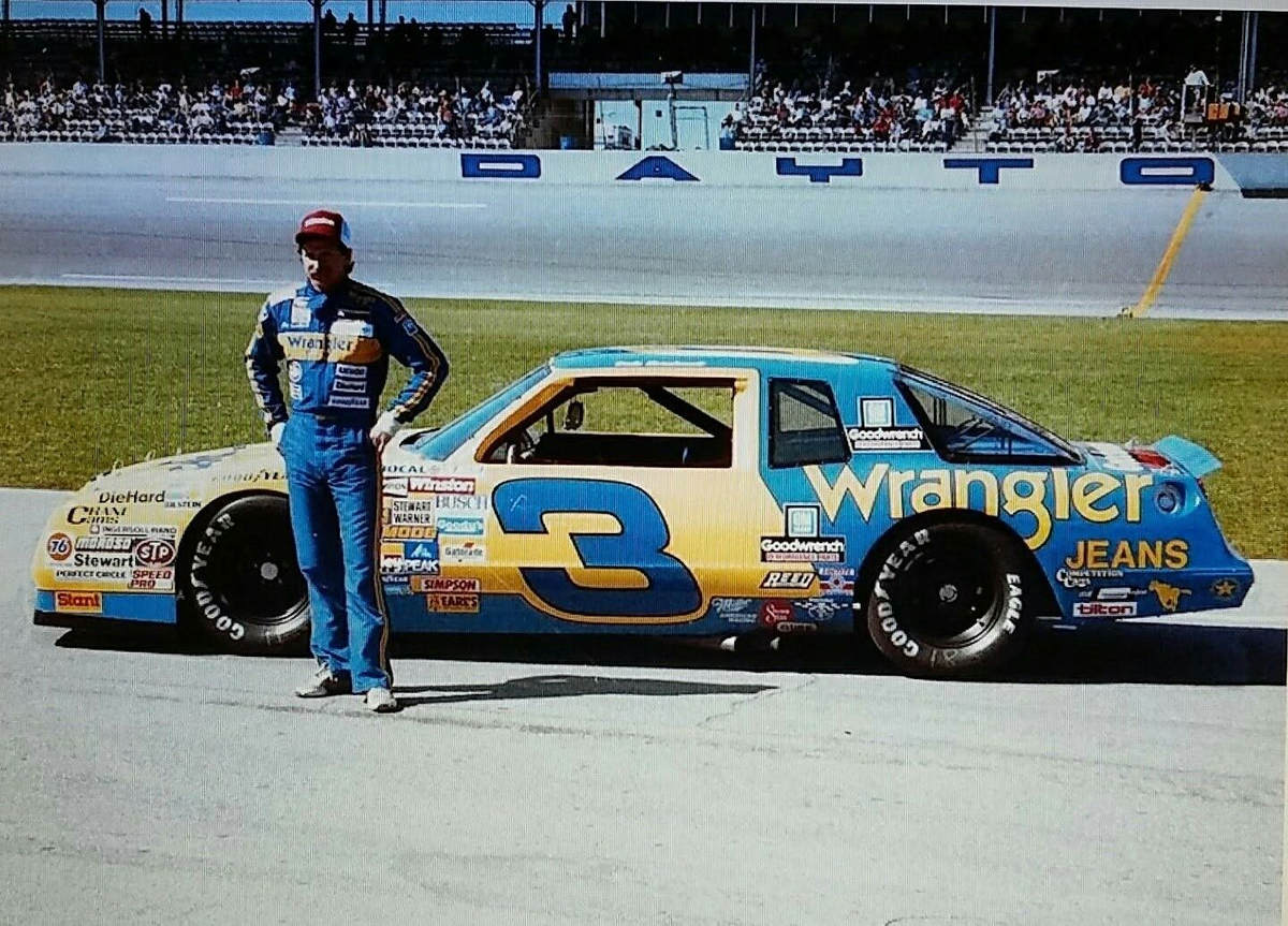 Дэйл Эрнхардт-старший и Chevrolet Monte Carlo