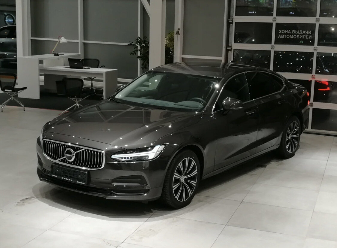 Дизайн последнего поколения от шведов с яркой диодной оптикой, интересными линиями кузова и рифлёной решеткой радиатора становятся визитной карточкой одного из премиальных брендов.