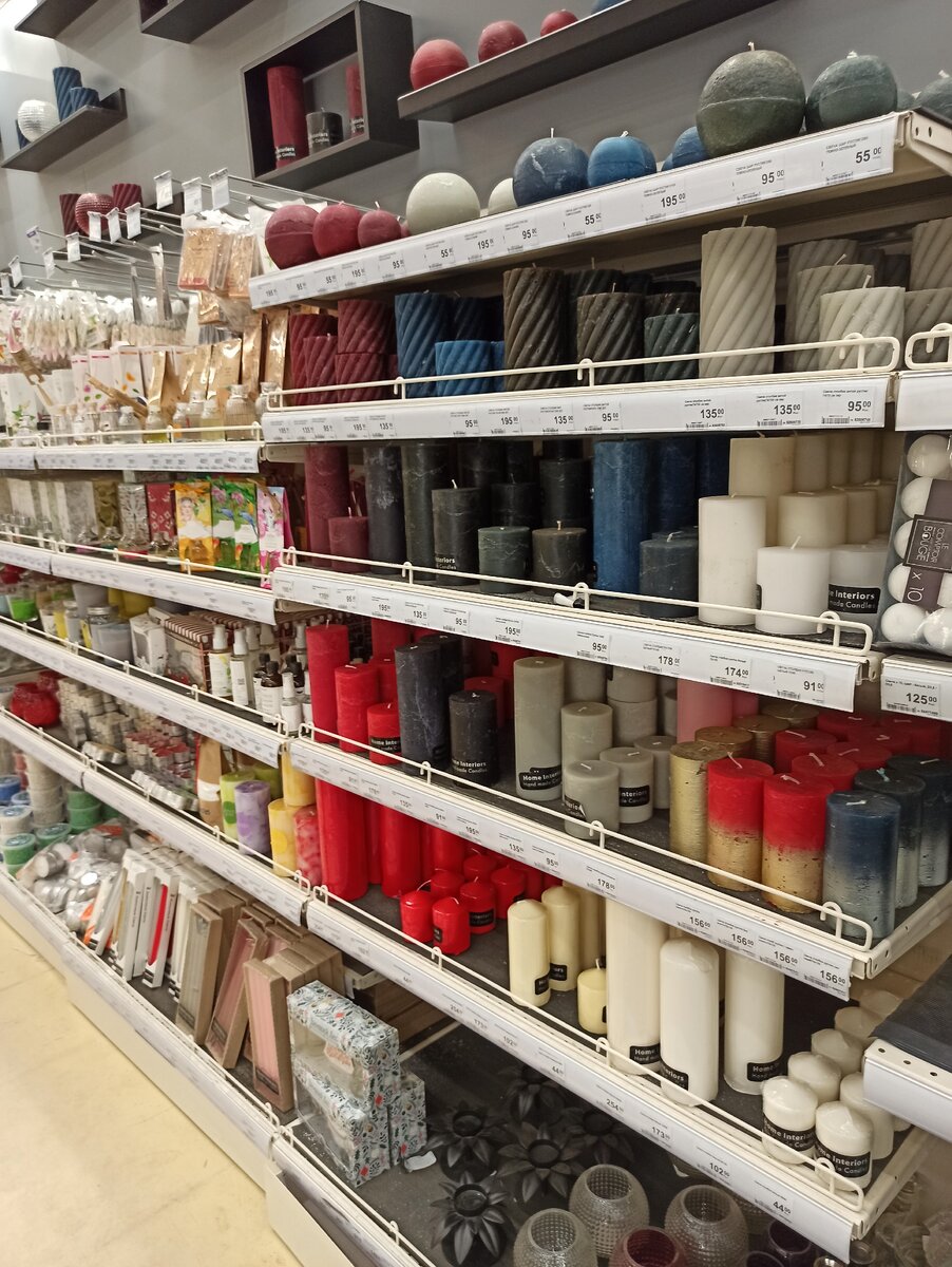 Отдел с арома - свечами и арома - маслами в LM