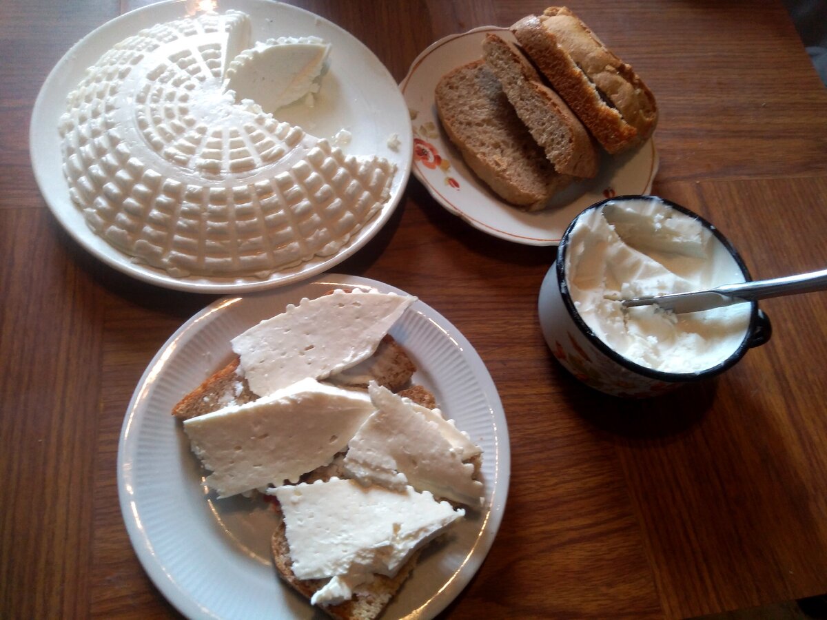 Домашний сыр, масло и хлеб!
