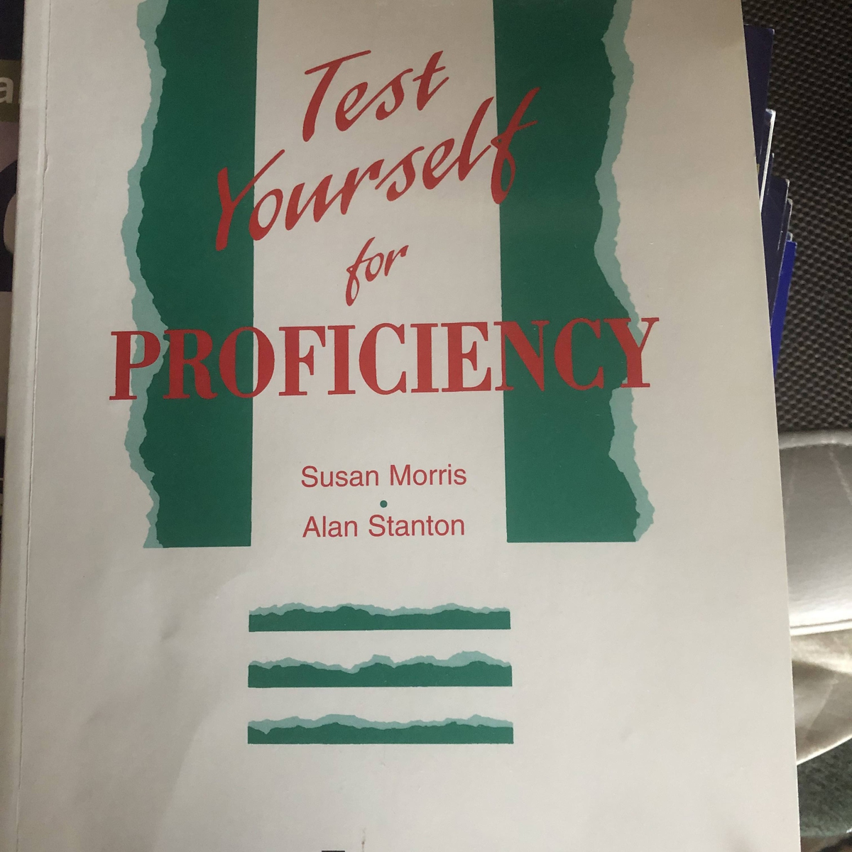 Фото автора блога. У тех же авторов есть ещё сборничек упражнений - тестов (да, опять по грамматике, а не "по формату"). Размео этой книги - чуть помеьше A4, очень тоненькая, несколько десятков страниц всего. За пару-тройку вечеров можно прорешать всю. 